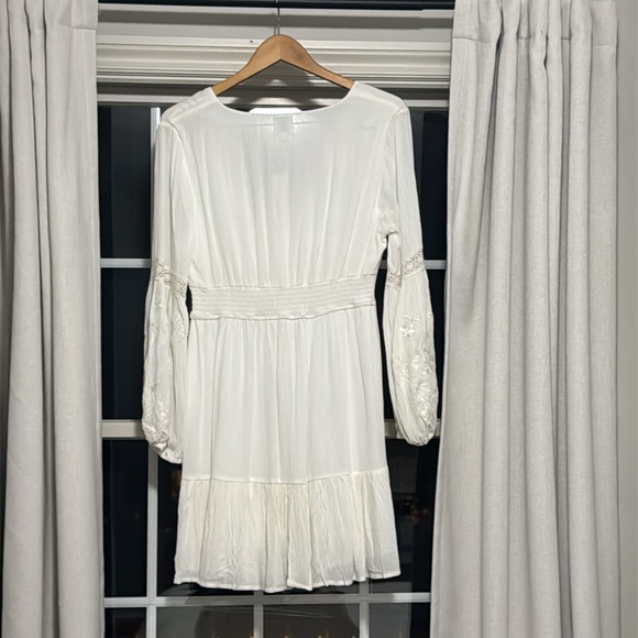 Francesca’s White Long Sleeve Dress, NWT Size Medium - Picture 7 of 7